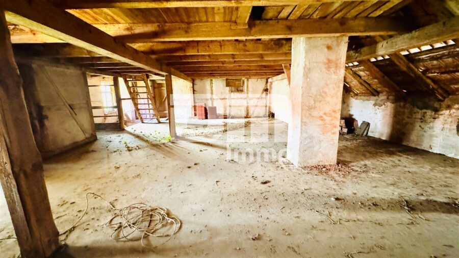 Saniertes Fachwerkhaus mit neuem Dach mit Nebengebäude + PV Anlage auf großem Grundstück - Nebengebäude DG Ausbaureserve